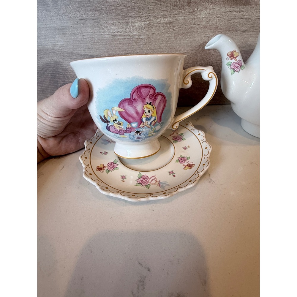 Disney Parks Alice in Wonderland Teapot Teacups Saucers Ceramic Tea Set 5pc - Picture 2 of 6